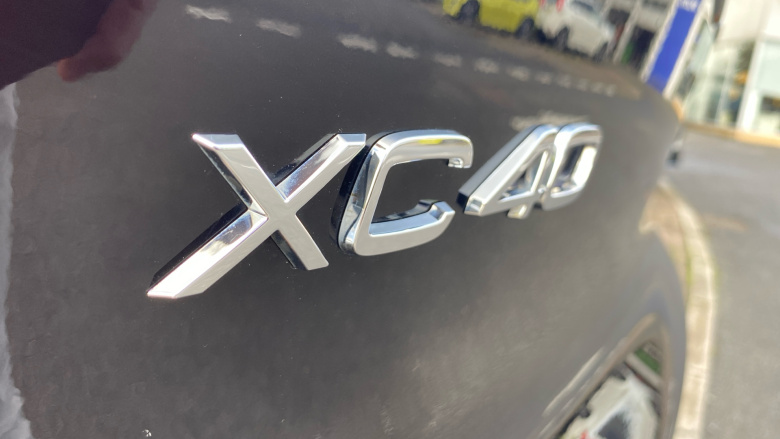 Volvo XC40 2.0 B4P Plus Dark 5dr Auto Petrol Estate